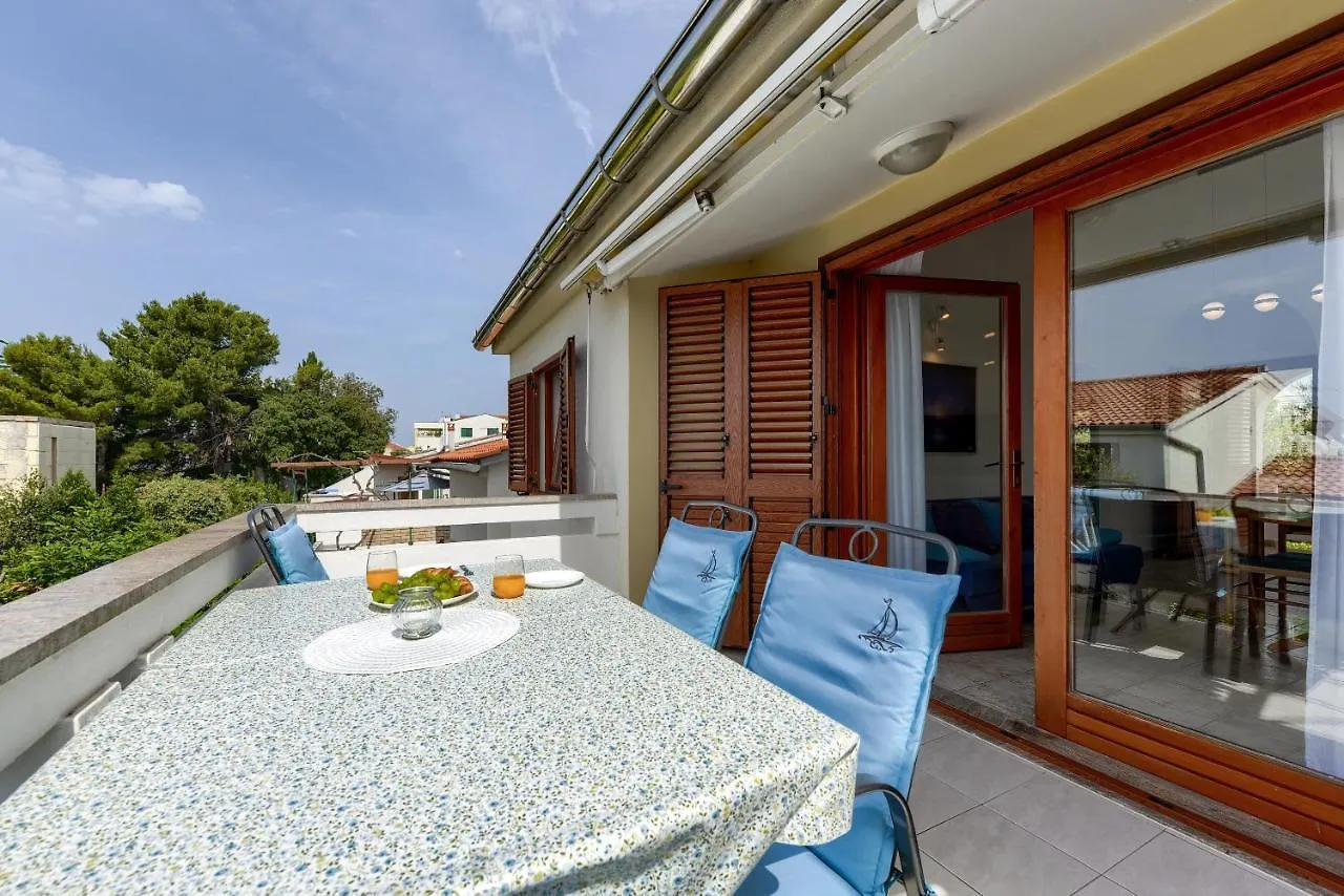 Apartments Andi Petrčane Kroatien