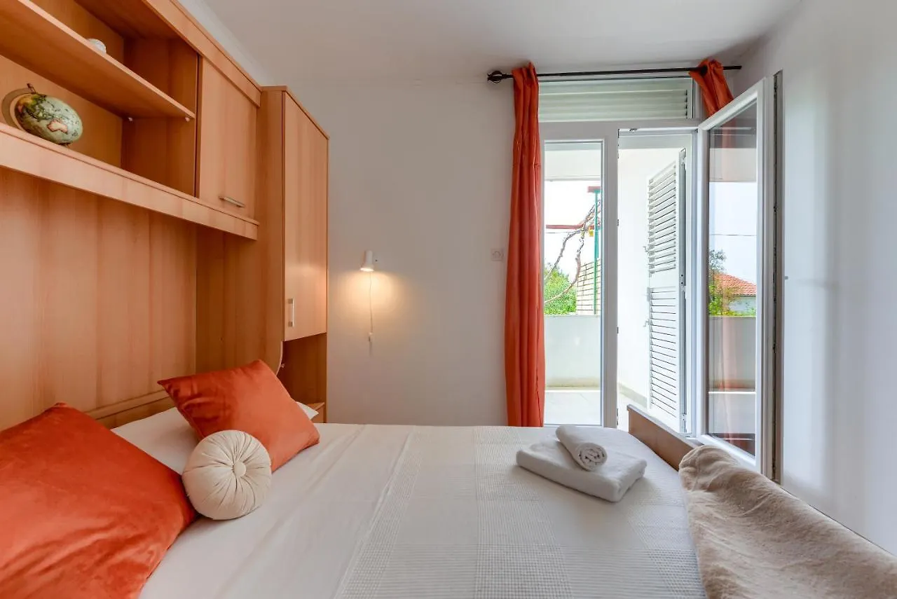 Apartments Andi Petrčane Kroatien