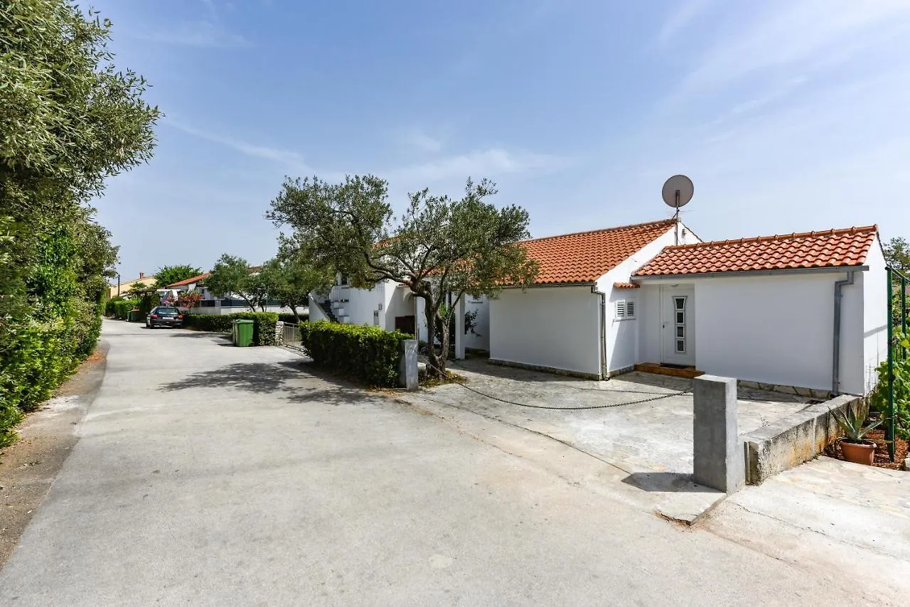 Apartments Andi Petrčane