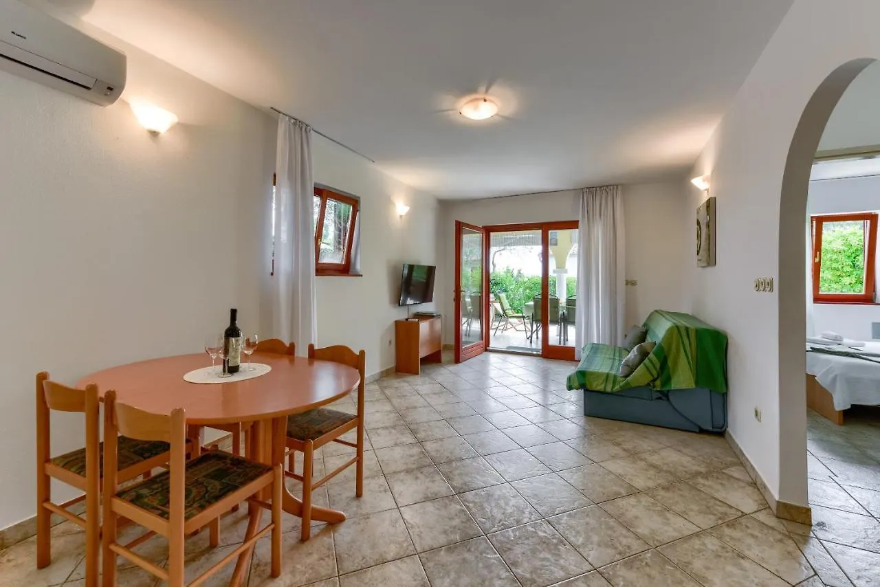 Apartments Andi Petrčane Kroatien