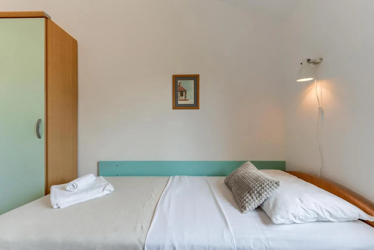 Apartments Andi 佩特坎内