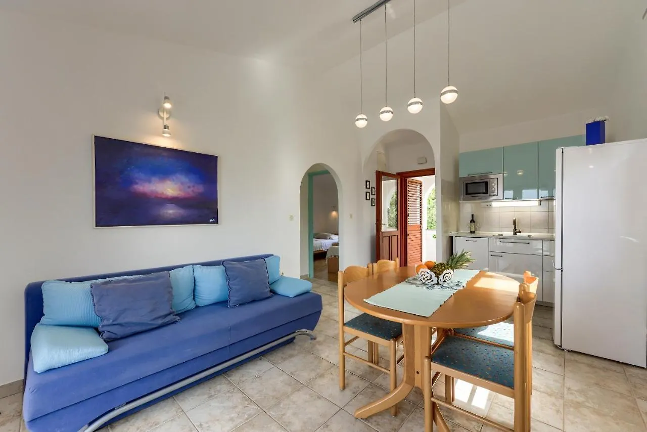 Apartments Andi 佩特坎内 0*,