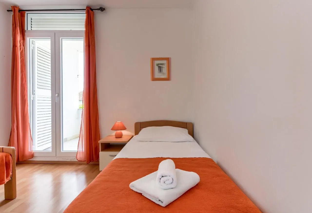 Apartments Andi 佩特坎内
