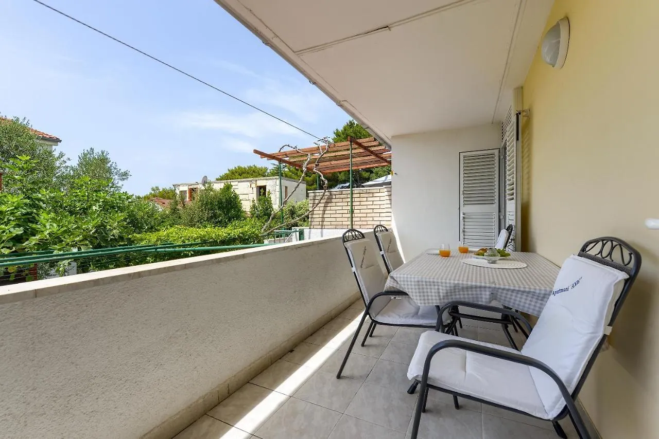 Apartments Andi 佩特坎内 0*,