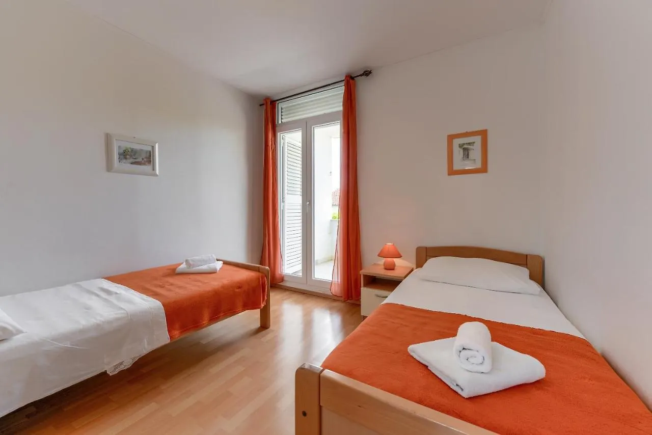 Apartments Andi 佩特坎内