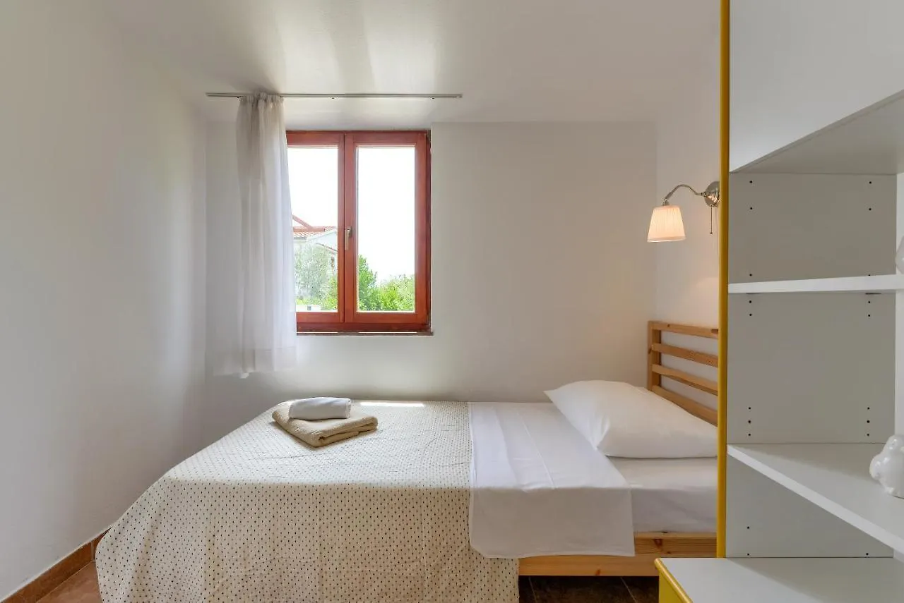 Apartments Andi 佩特坎内
