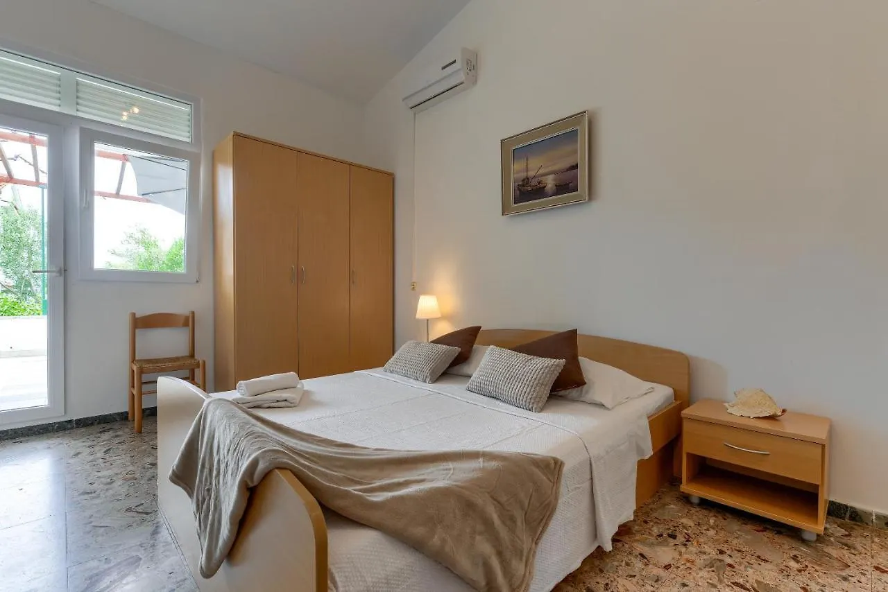 Apartments Andi 佩特坎内