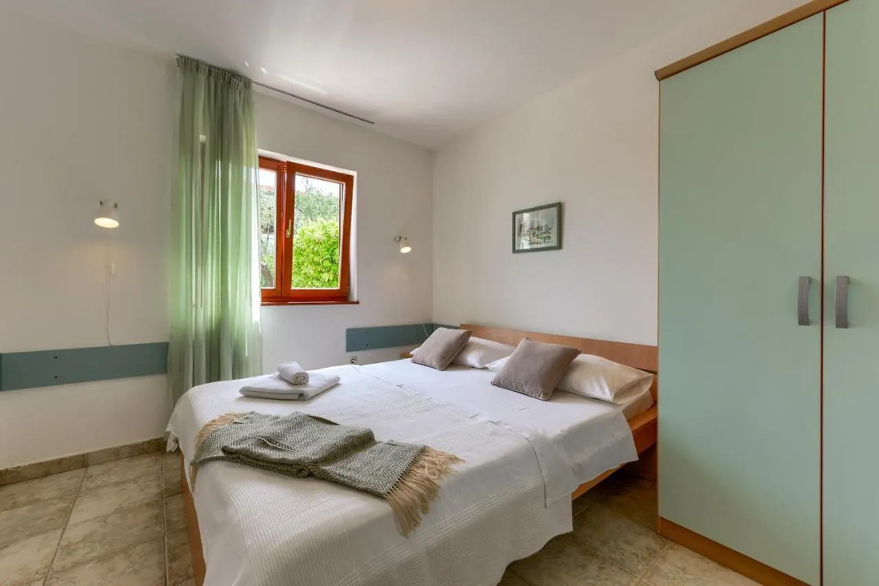 Apartments Andi 佩特坎内